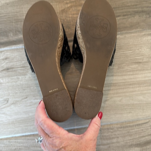 Tory Burch 8 Dunn patent cut out lattice slide wedge sandals - Picture 7 of 7